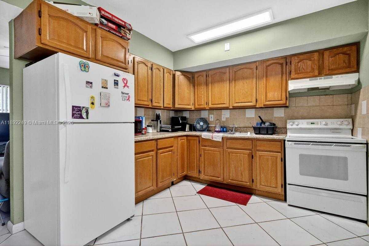 Small Image of 1370 NORTH WEST 100TH TER #2, Miami Number 24