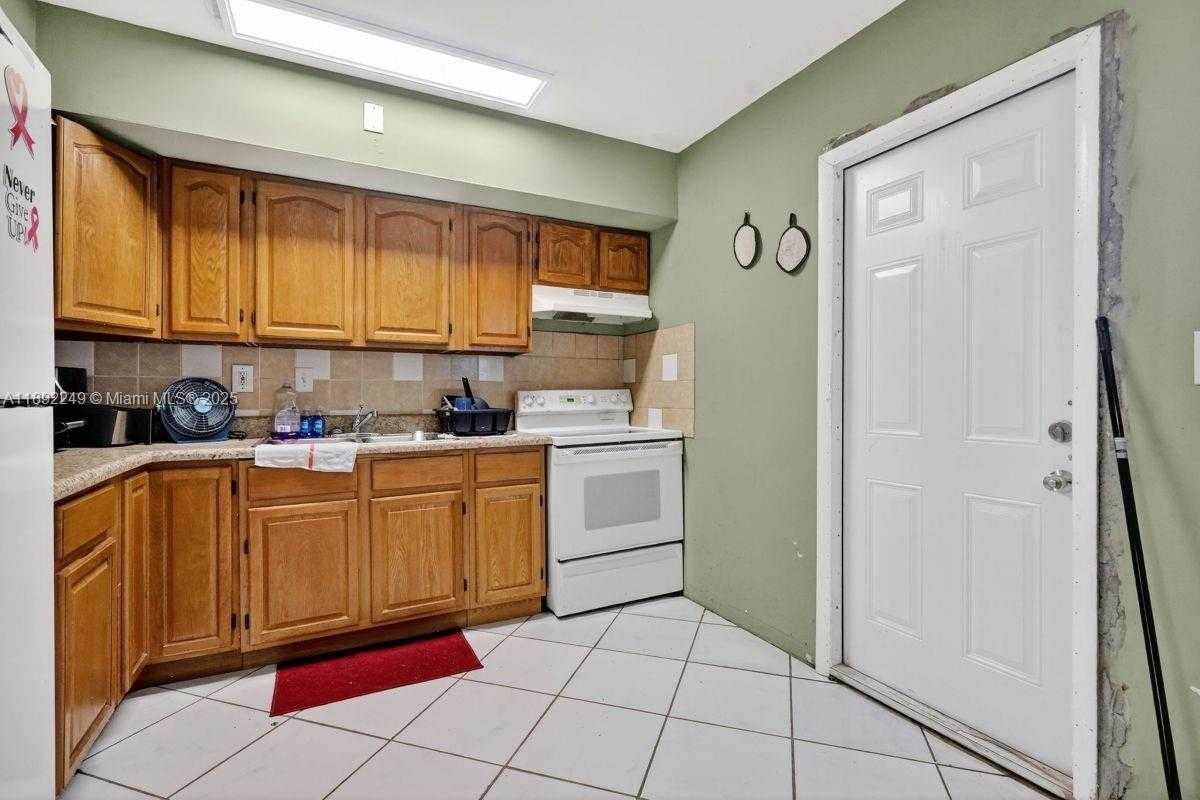 Small Image of 1370 NORTH WEST 100TH TER #2, Miami Number 25