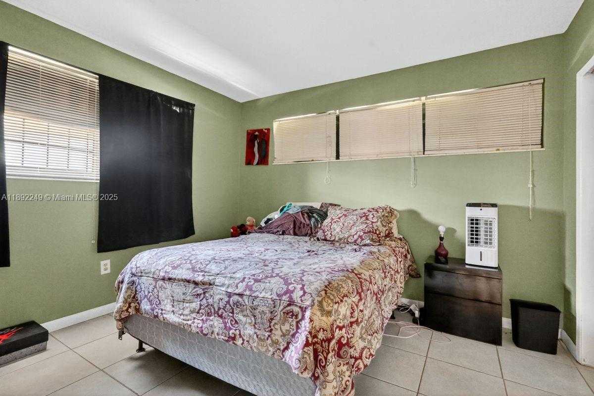 Small Image of 1370 NORTH WEST 100TH TER #2, Miami Number 27