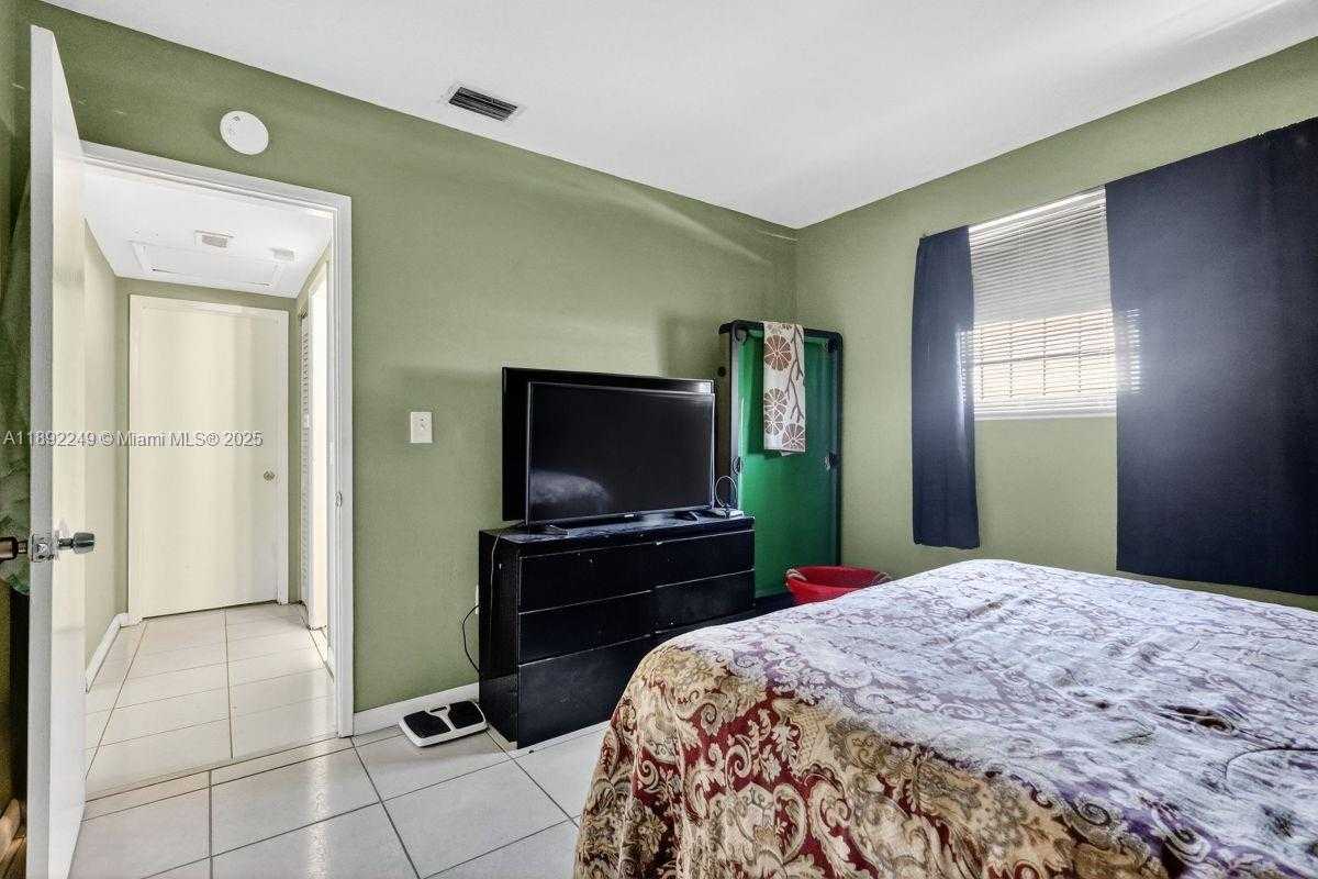 Small Image of 1370 NORTH WEST 100TH TER #2, Miami Number 28