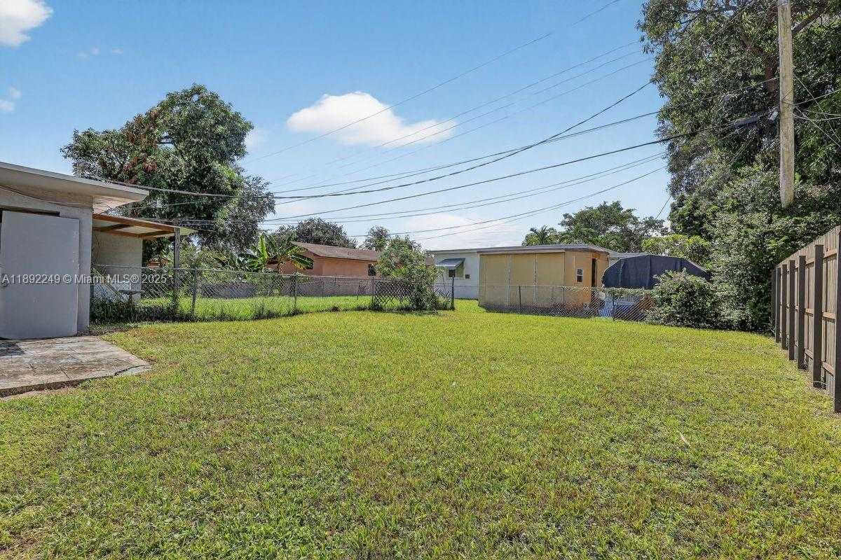 Small Image of 1370 NORTH WEST 100TH TER #2, Miami Number 31