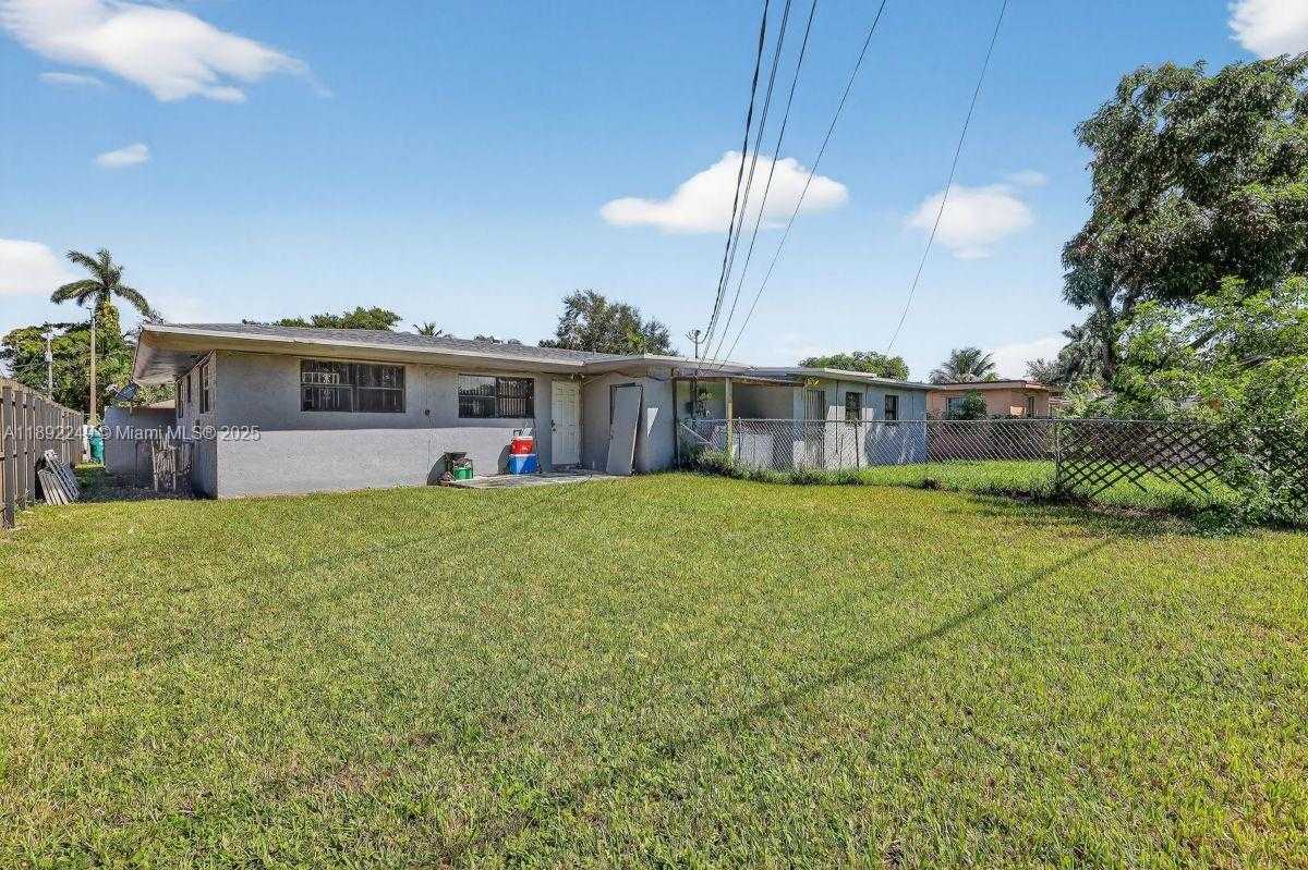 Small Image of 1370 NORTH WEST 100TH TER #2, Miami Number 32