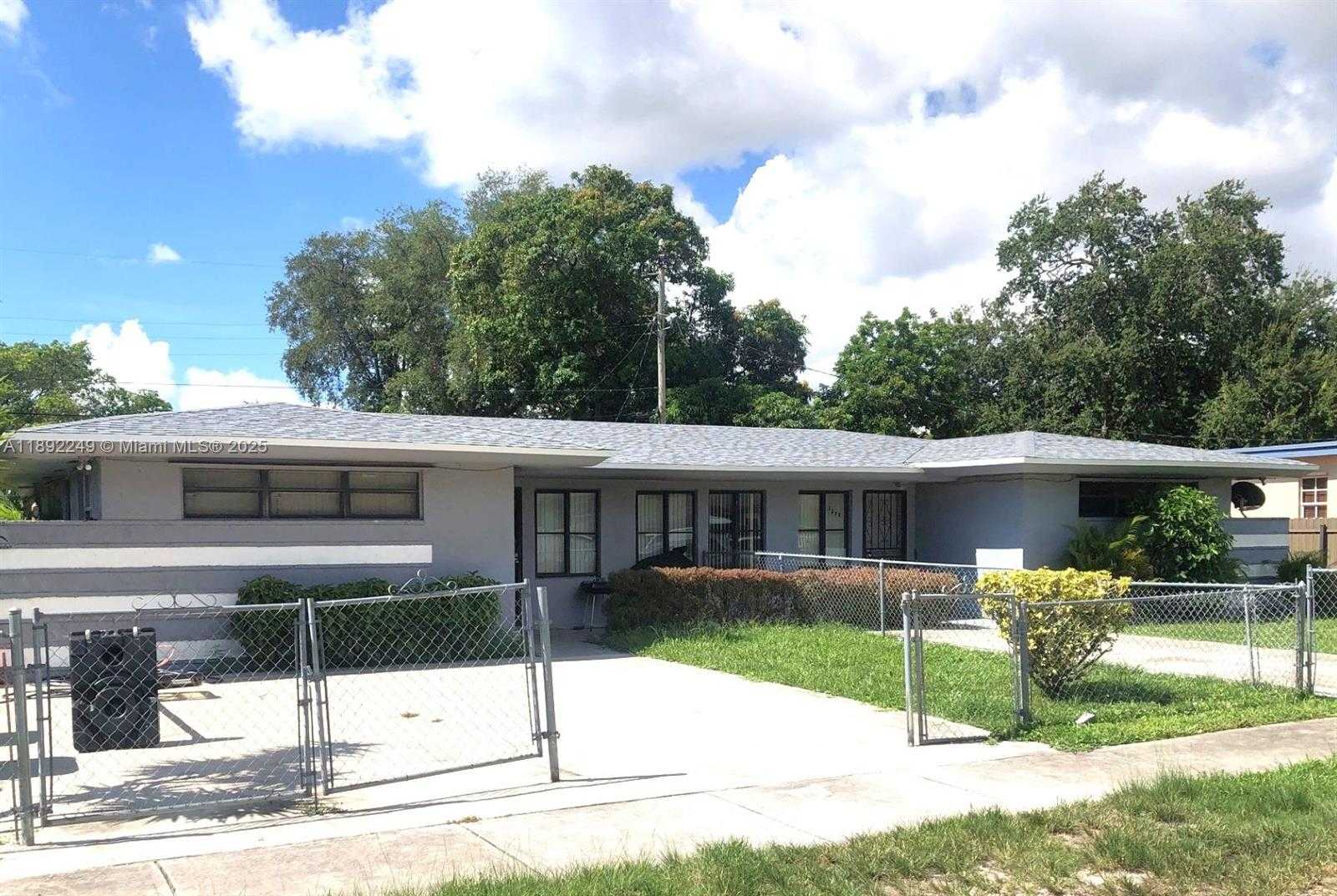 Small Image of 1370 NORTH WEST 100TH TER #2, Miami Number 6