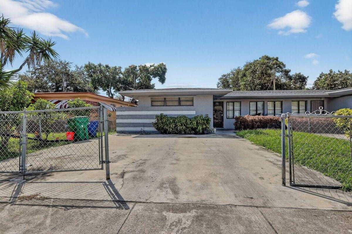 Small Image of 1370 NORTH WEST 100TH TER #2, Miami Number 7