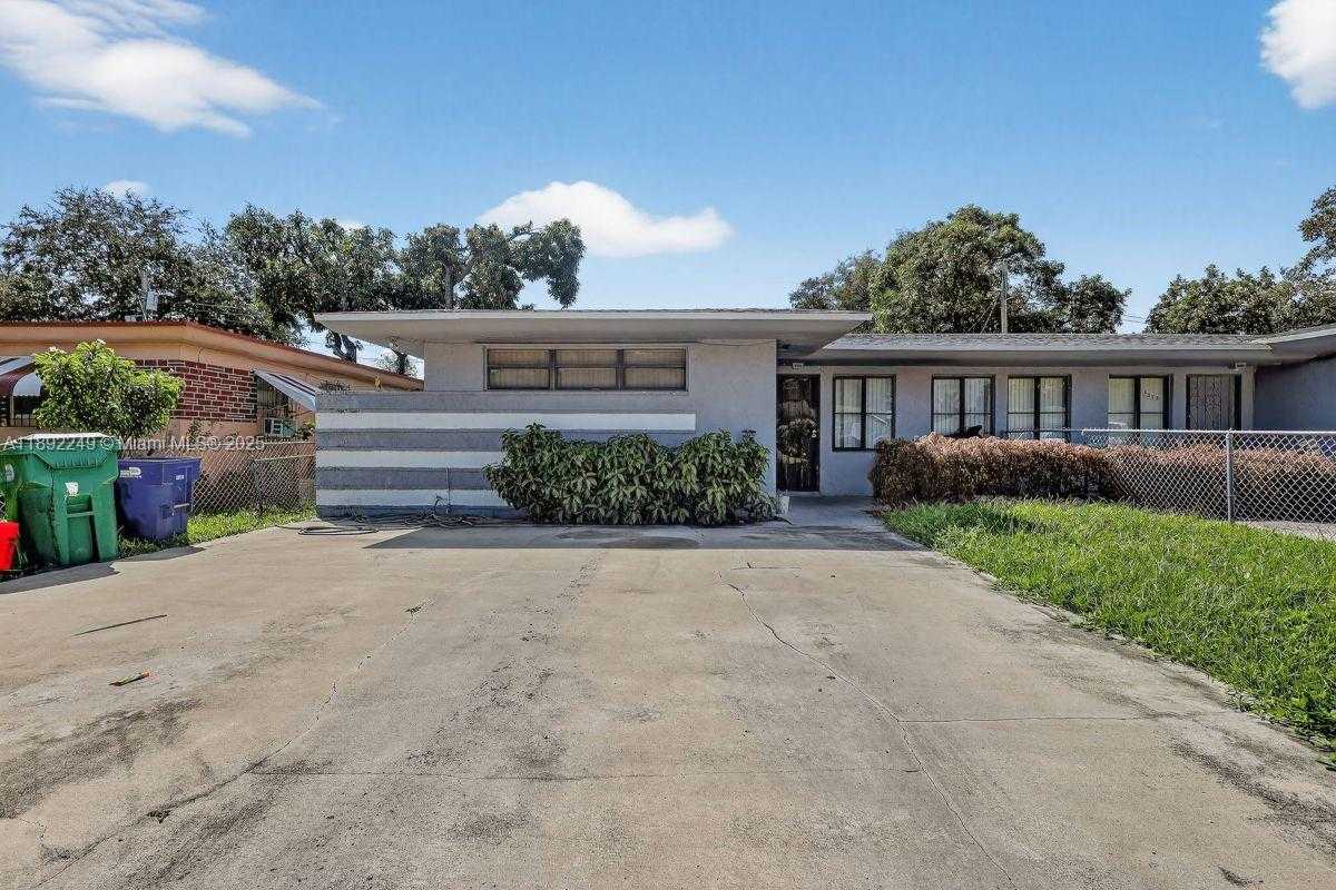 Small Image of 1370 NORTH WEST 100TH TER #2, Miami Number 8