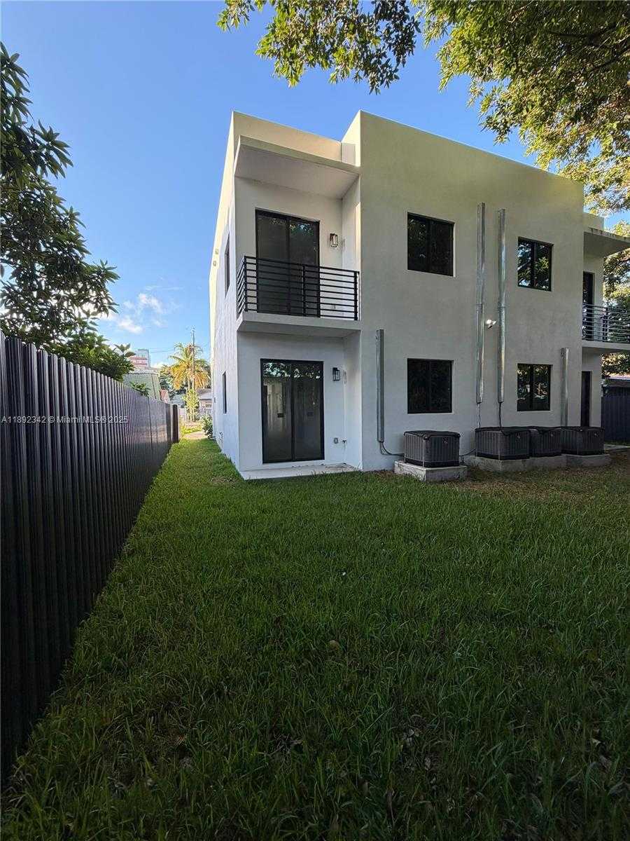 Small Image of 1271 NORTH WEST 38TH ST #2, Miami Number 5
