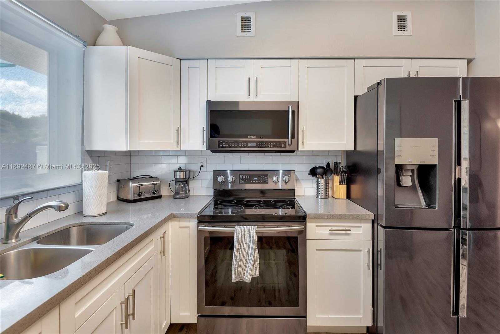 Small Image of 4282 NORTH WEST 1ST AVE, Miami Number 11