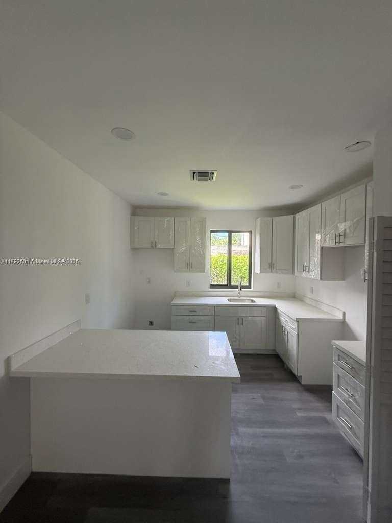 Small Image of 1779 NORTH WEST 93RD ST, Miami Number 3