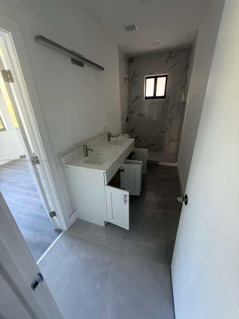 Small Image of 1779 NORTH WEST 93RD ST, Miami Number 5