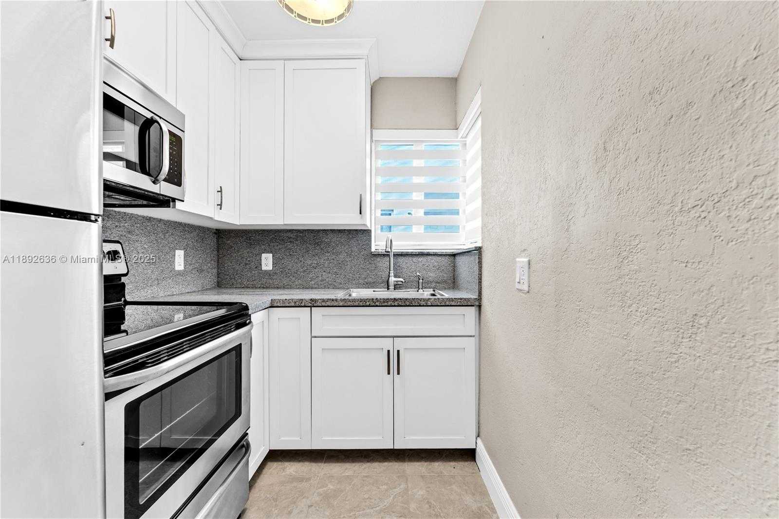 Small Image of 157 CURTISS PKWY #5, Miami Springs Number 13