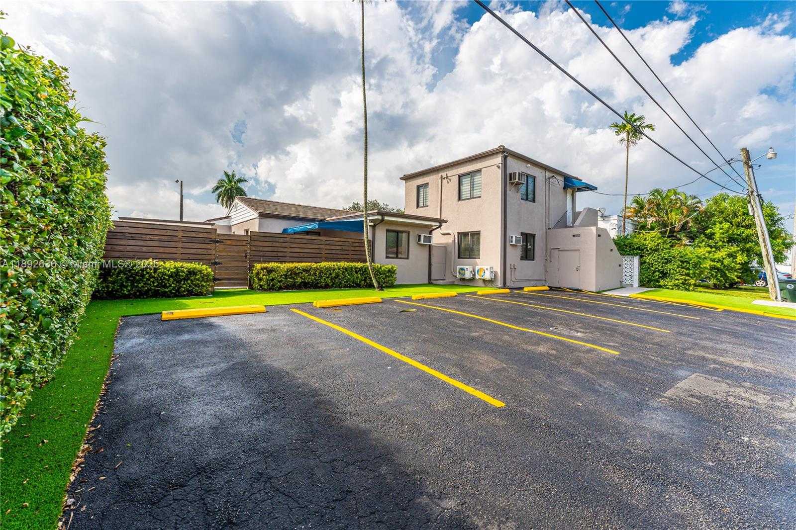 Small Image of 157 CURTISS PKWY #5, Miami Springs Number 6