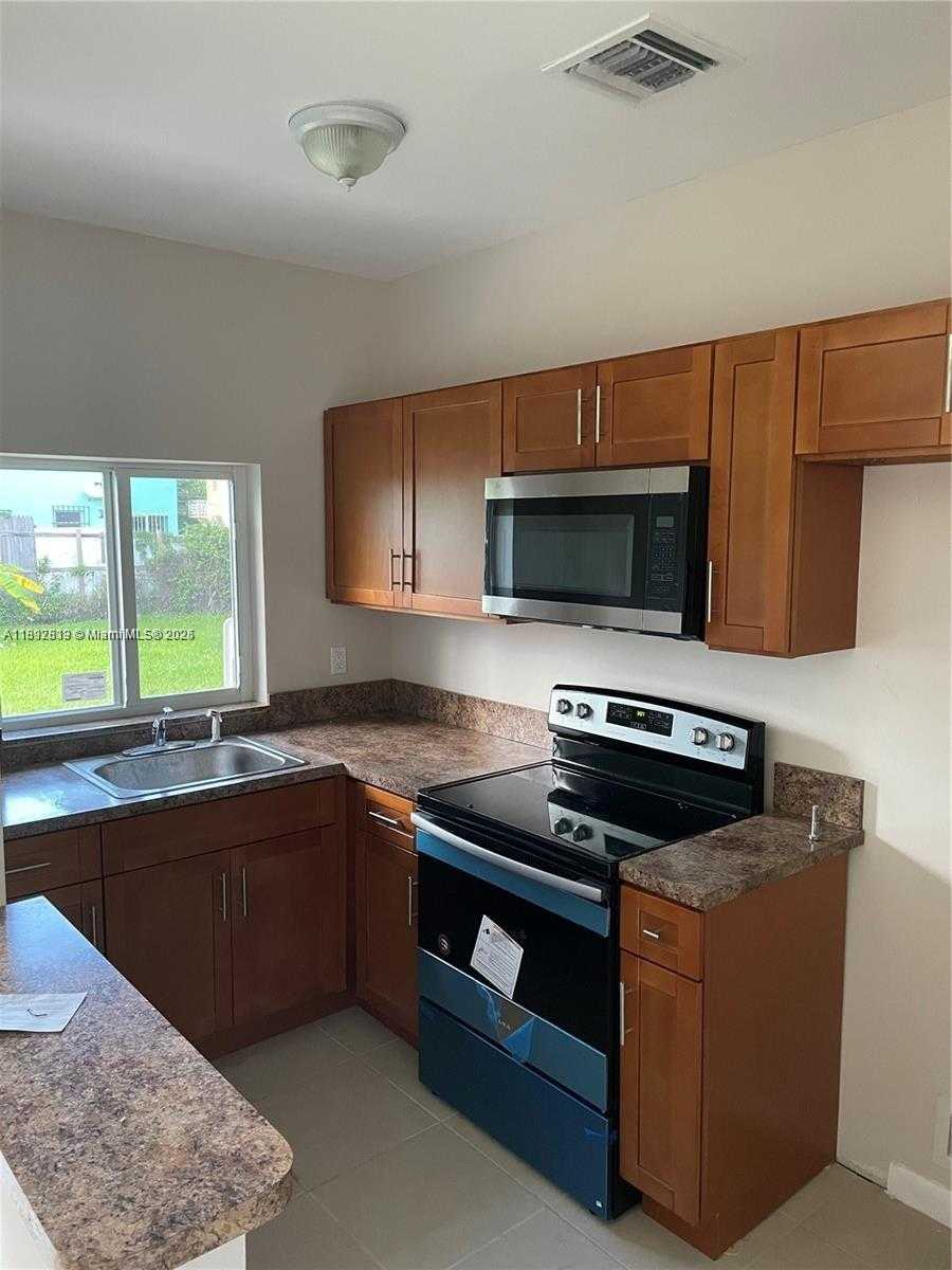 Small Image of 8321 NORTH EAST MIAMI CT, Miami Number 3