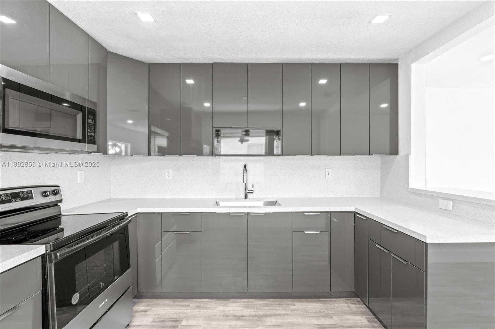 Small Image of 2847 POLK ST, Hollywood Number 4