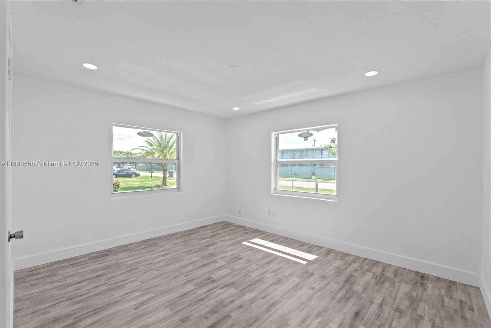 Small Image of 2847 POLK ST, Hollywood Number 5