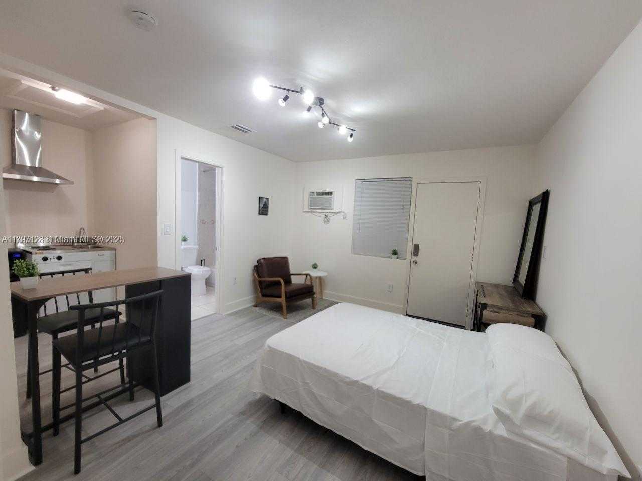 Small Image of 3300 SOUTH WEST 9TH TER, Miami Number 10