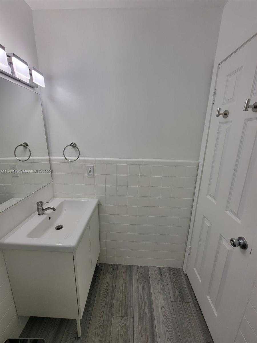 Small Image of 3300 SOUTH WEST 9TH TER, Miami Number 13