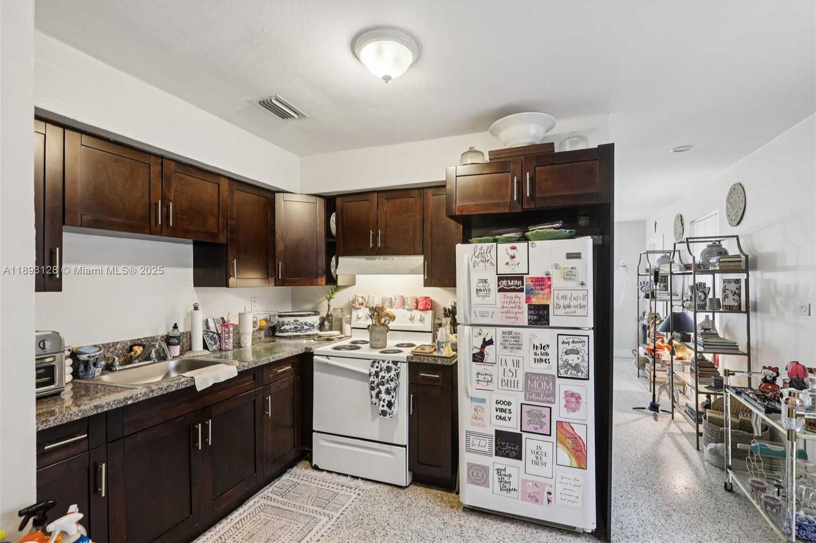 Small Image of 3300 SOUTH WEST 9TH TER, Miami Number 16