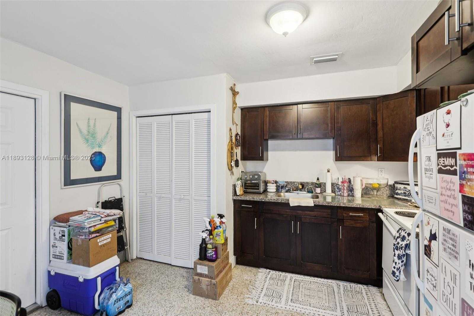 Small Image of 3300 SOUTH WEST 9TH TER, Miami Number 17