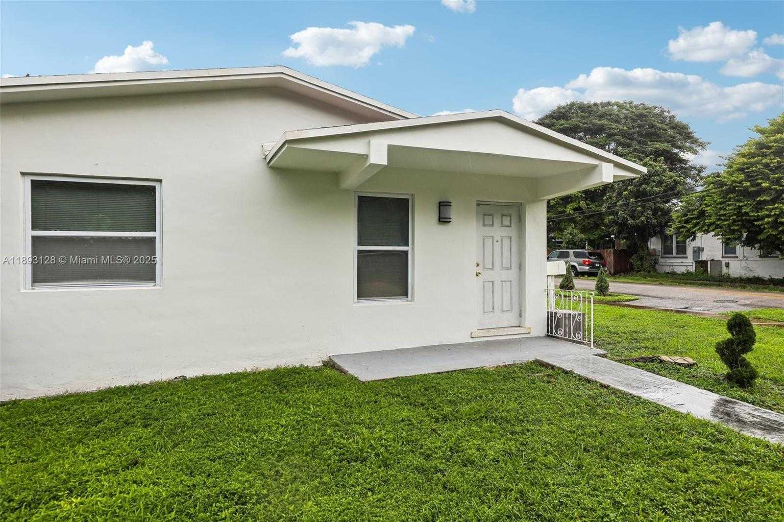 Small Image of 3300 SOUTH WEST 9TH TER, Miami Number 2