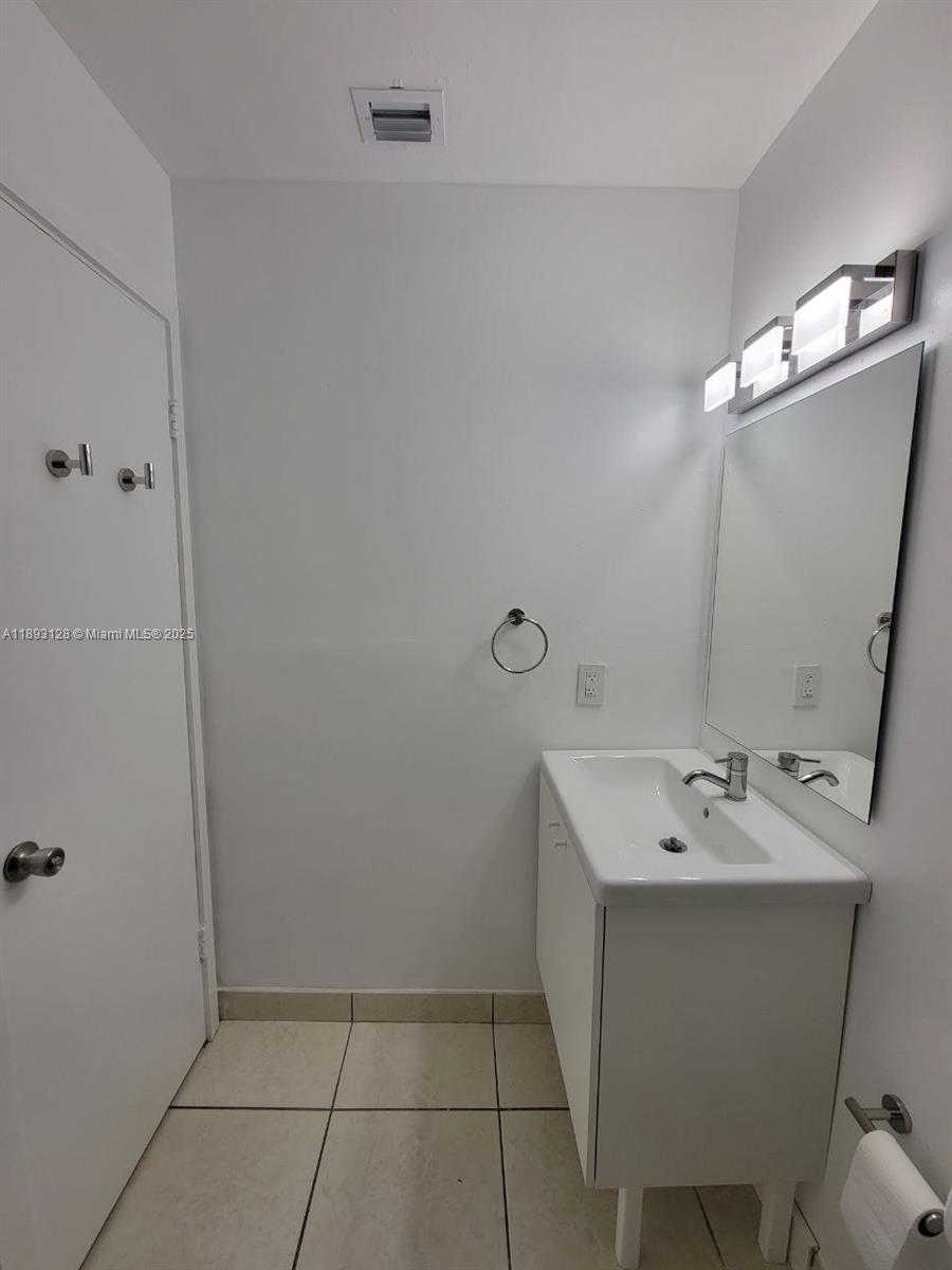 Small Image of 3300 SOUTH WEST 9TH TER, Miami Number 20