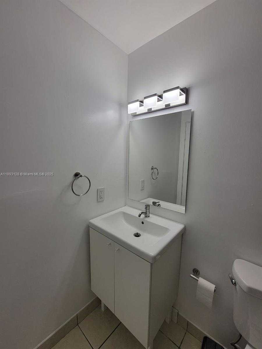 Small Image of 3300 SOUTH WEST 9TH TER, Miami Number 21
