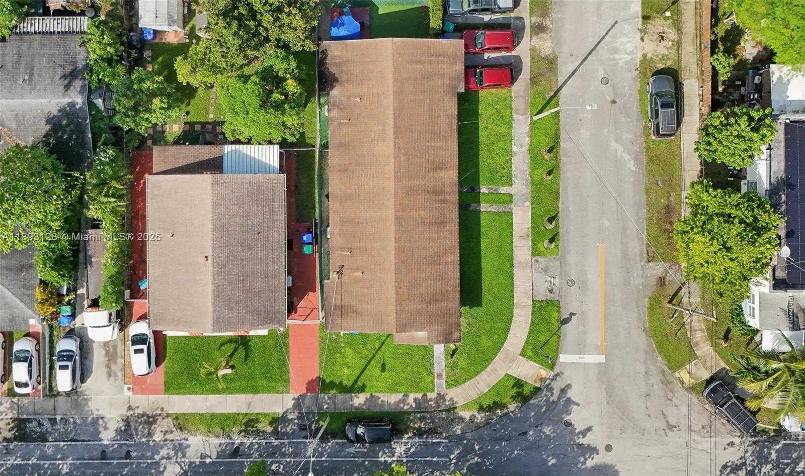 Small Image of 3300 SOUTH WEST 9TH TER, Miami Number 4