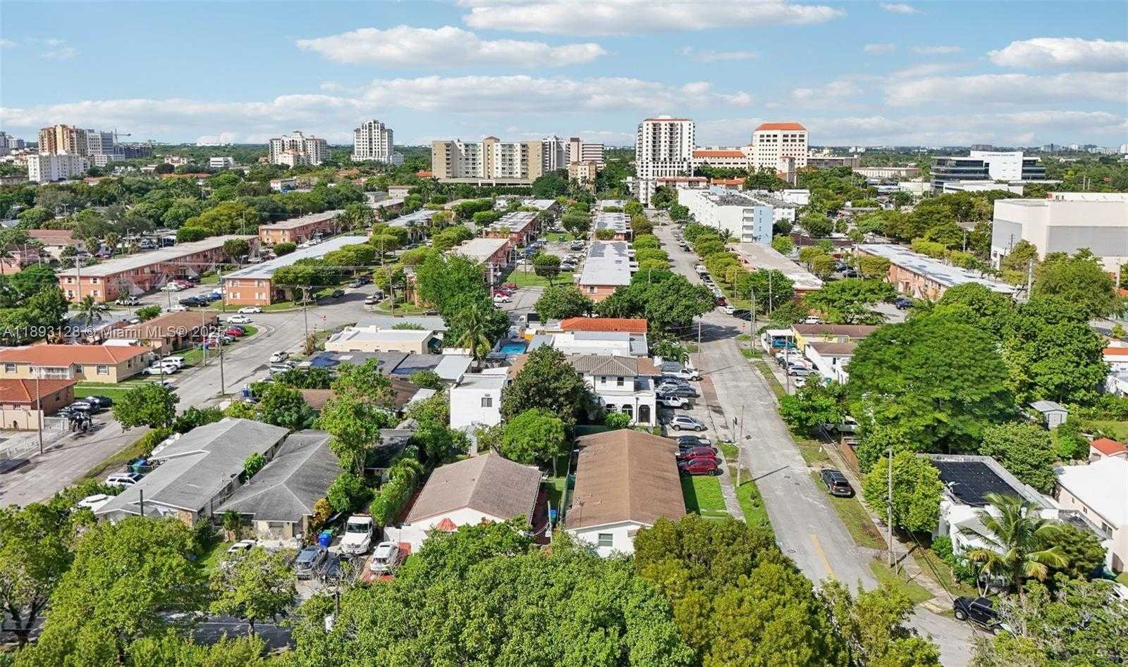 Small Image of 3300 SOUTH WEST 9TH TER, Miami Number 7