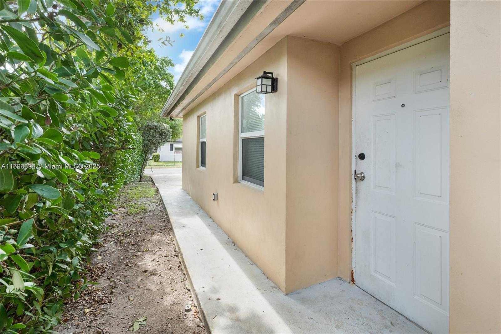 Small Image of 219 NORTH WEST 7TH CT, Hallandale Beach Number 11
