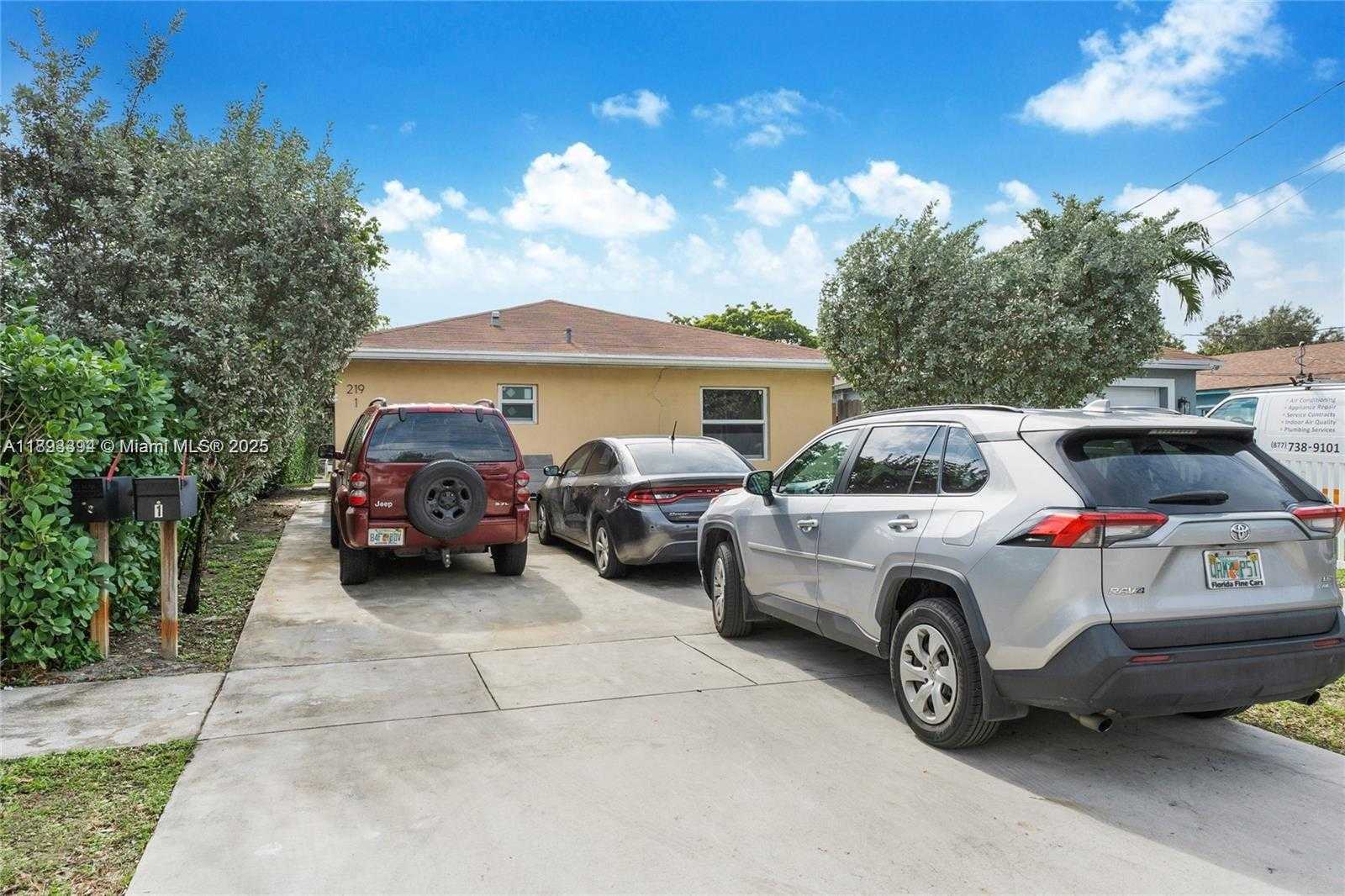 Small Image of 219 NORTH WEST 7TH CT, Hallandale Beach Number 12