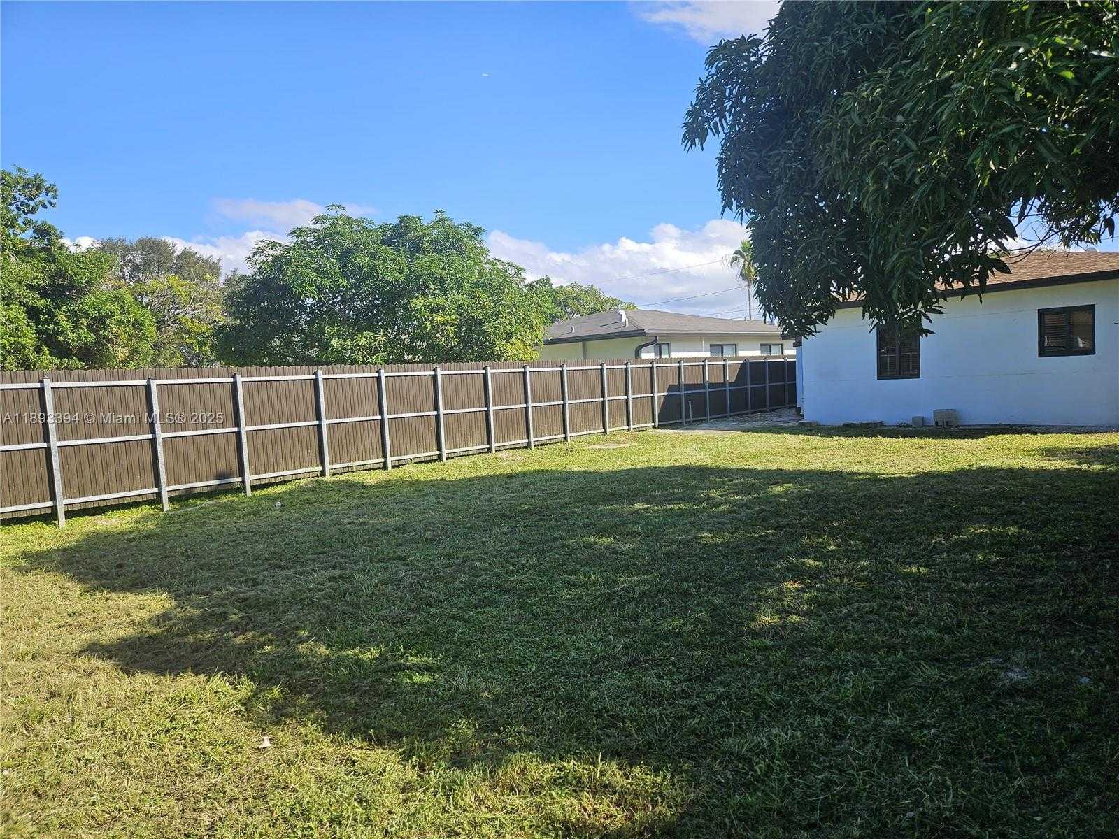 Small Image of 219 NORTH WEST 7TH CT, Hallandale Beach Number 15