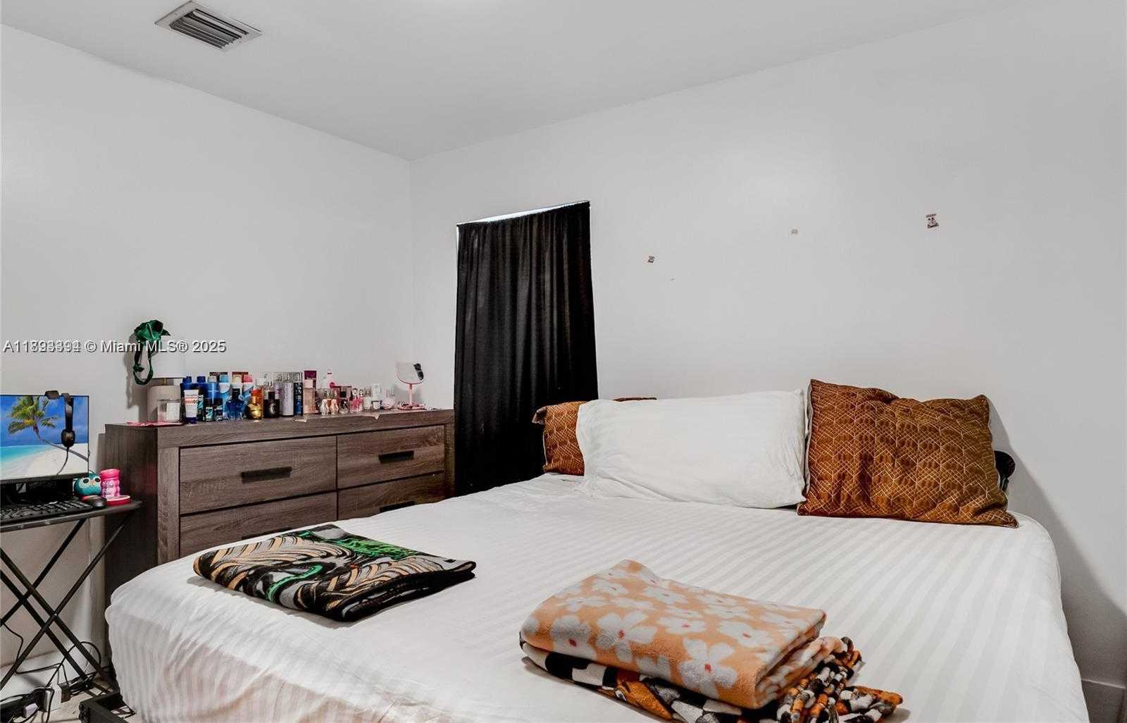 Small Image of 219 NORTH WEST 7TH CT, Hallandale Beach Number 7
