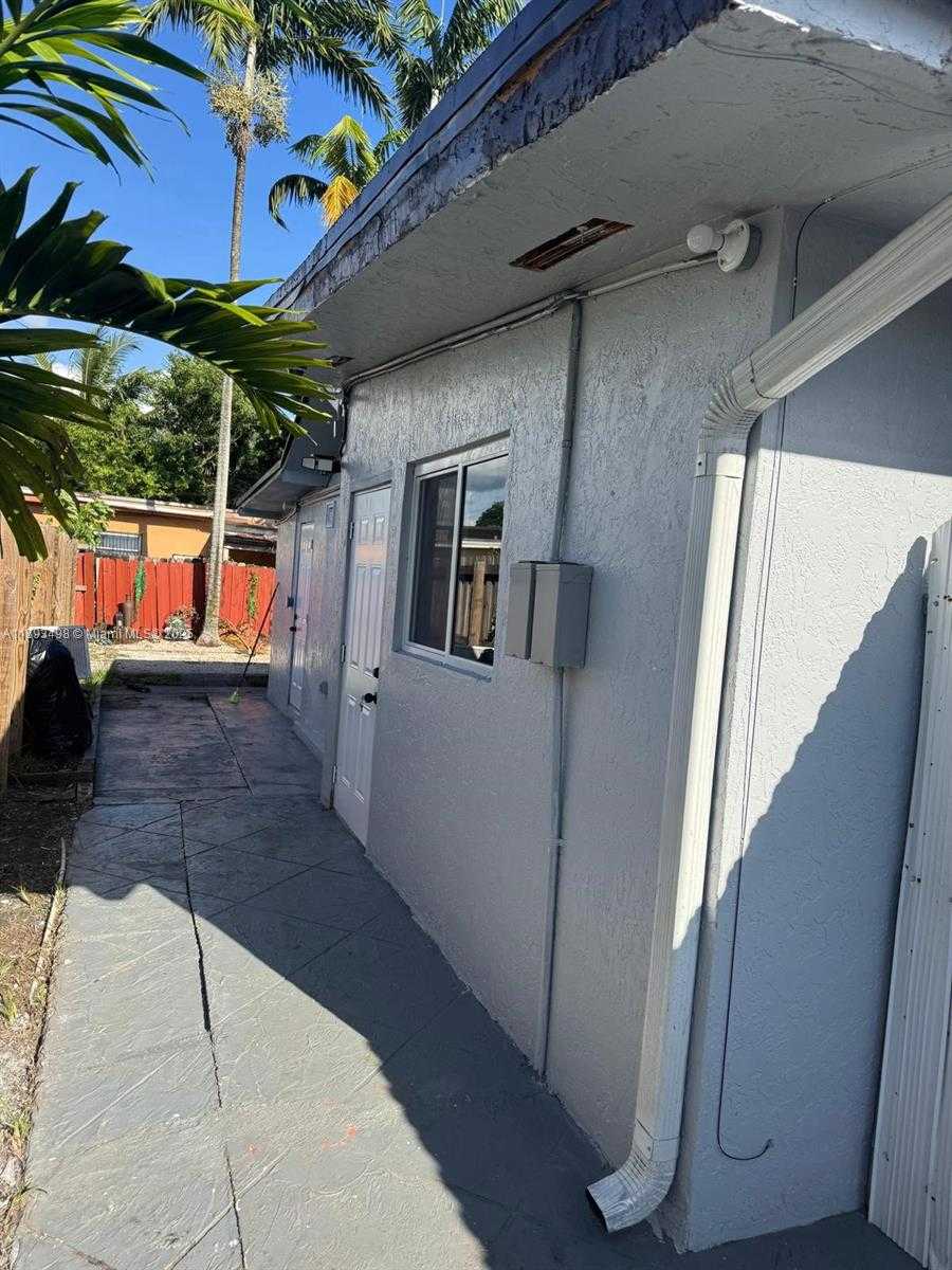Small Image of 3031 SOUTH WEST 64TH AVE, Miami Number 12