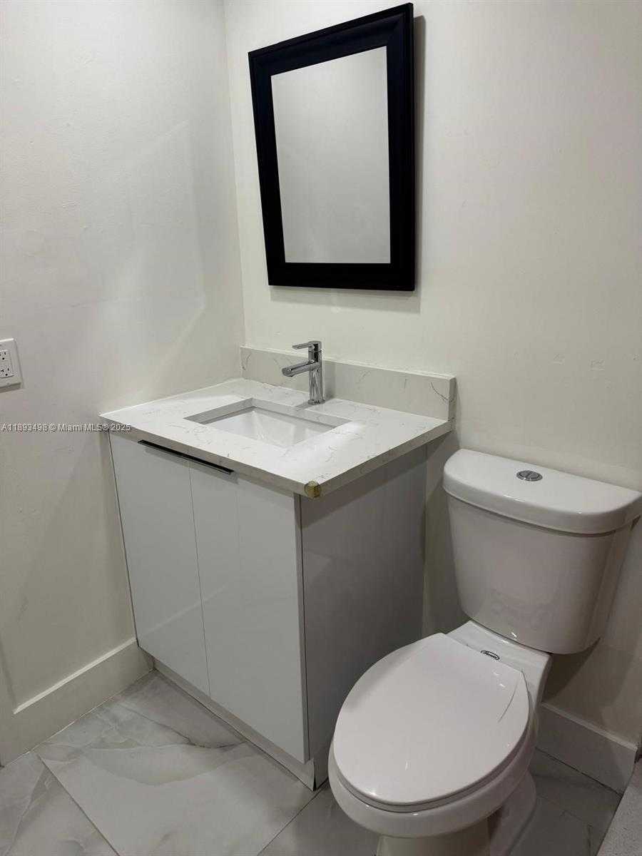 Small Image of 3031 SOUTH WEST 64TH AVE, Miami Number 25