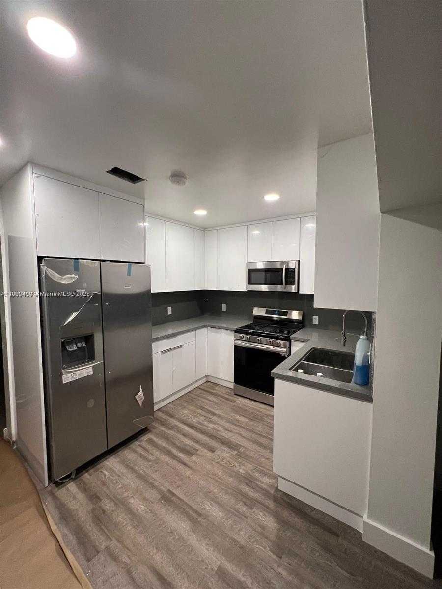 Small Image of 3031 SOUTH WEST 64TH AVE, Miami Number 7