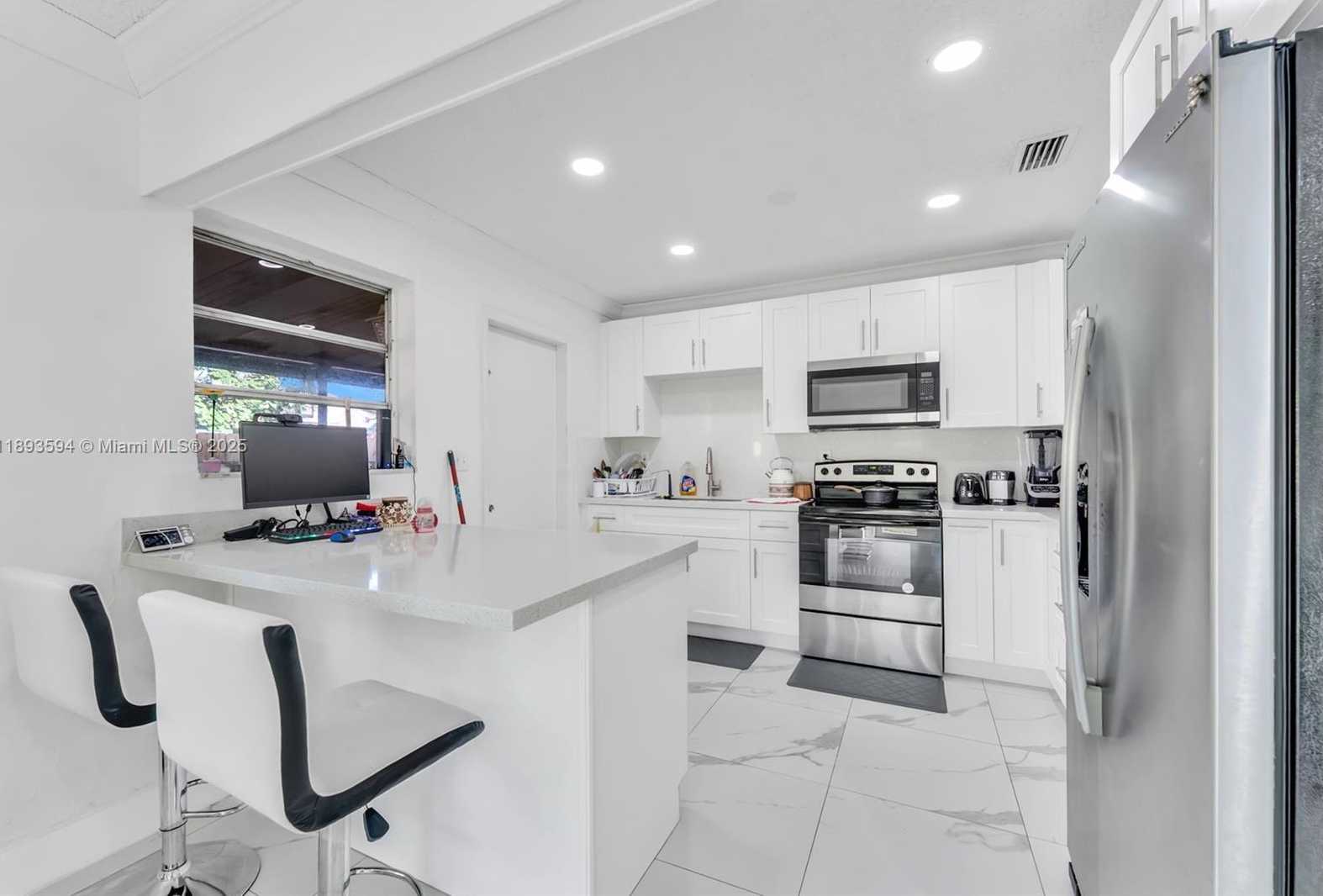 Small Image of 8820 SOUTH WEST 27TH ST, Miami Number 10