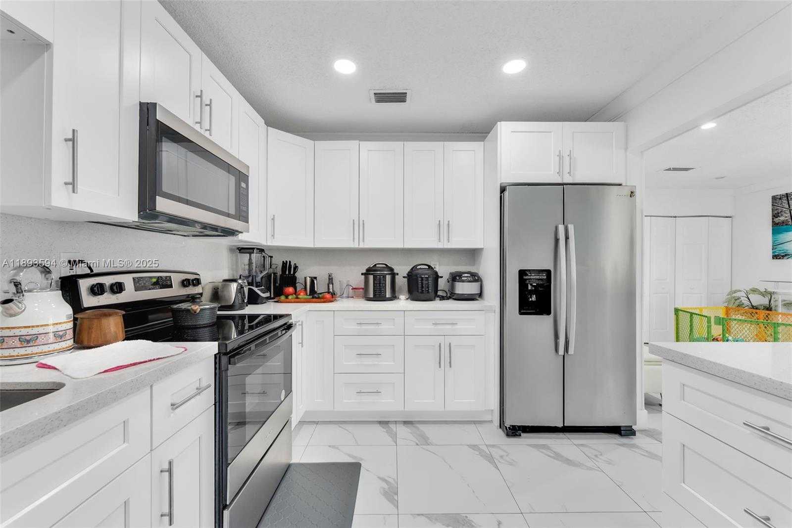 Small Image of 8820 SOUTH WEST 27TH ST, Miami Number 11