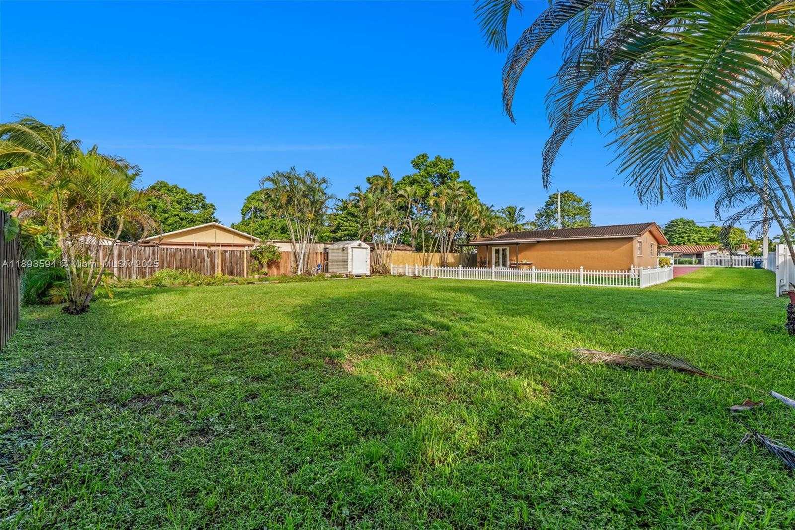 Small Image of 8820 SOUTH WEST 27TH ST, Miami Number 32