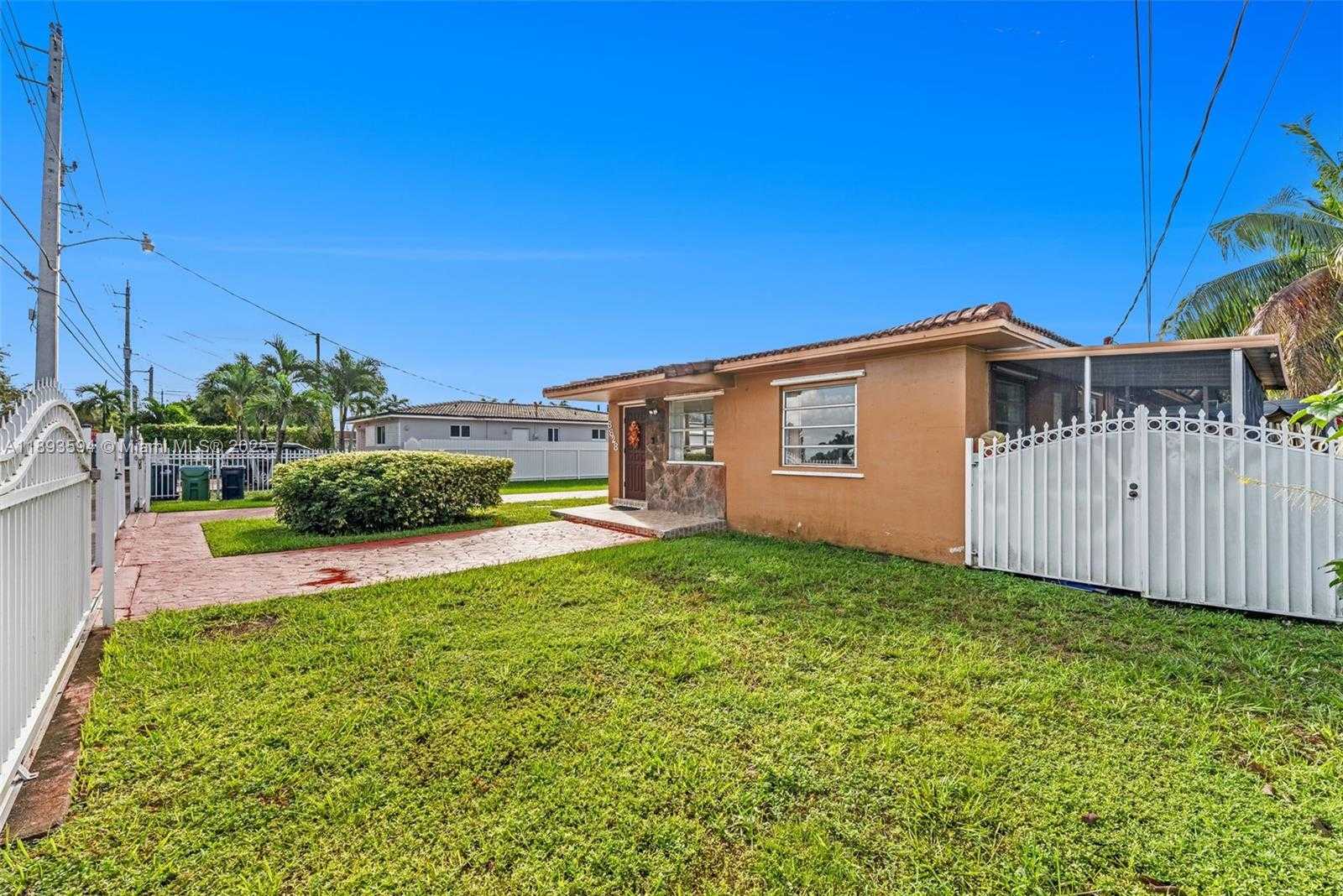 Small Image of 8820 SOUTH WEST 27TH ST, Miami Number 35