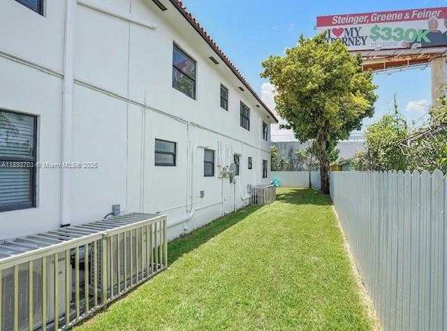Small Image of 584 NORTH WEST 30TH ST, Miami Number 13
