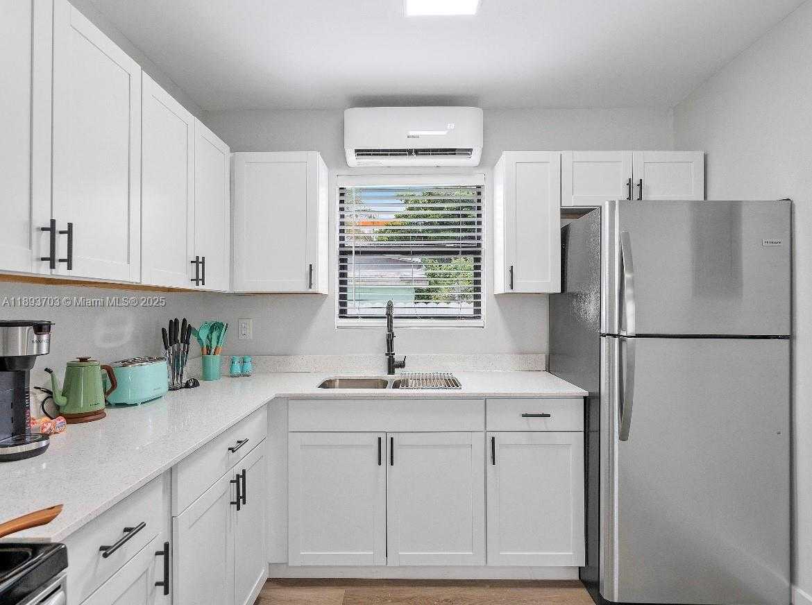 Small Image of 584 NORTH WEST 30TH ST, Miami Number 5