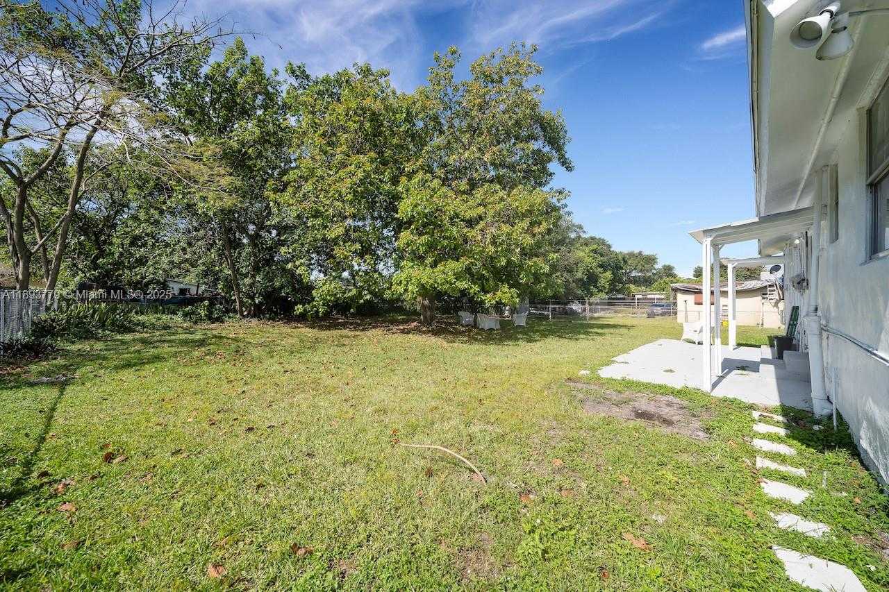 Small Image of 2750 NORTH WEST 60TH STREET #2, Miami Number 13