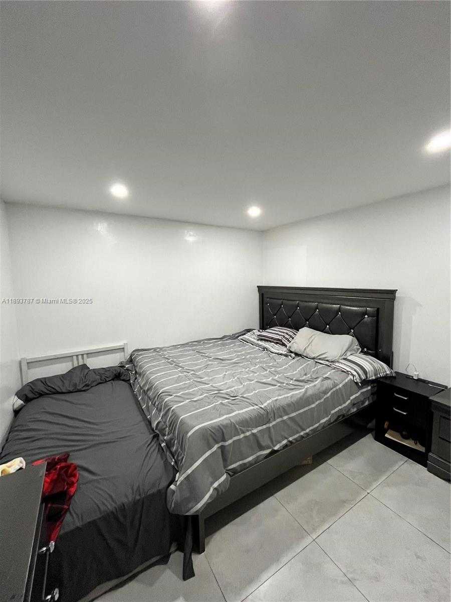 Small Image of 1102 NORTH WEST 103RD STREET #3, Miami Number 16