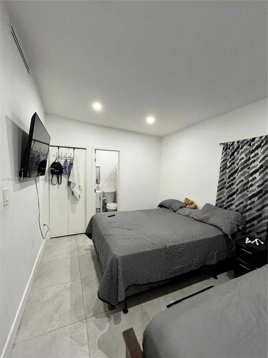 Small Image of 1102 NORTH WEST 103RD STREET #3, Miami Number 21