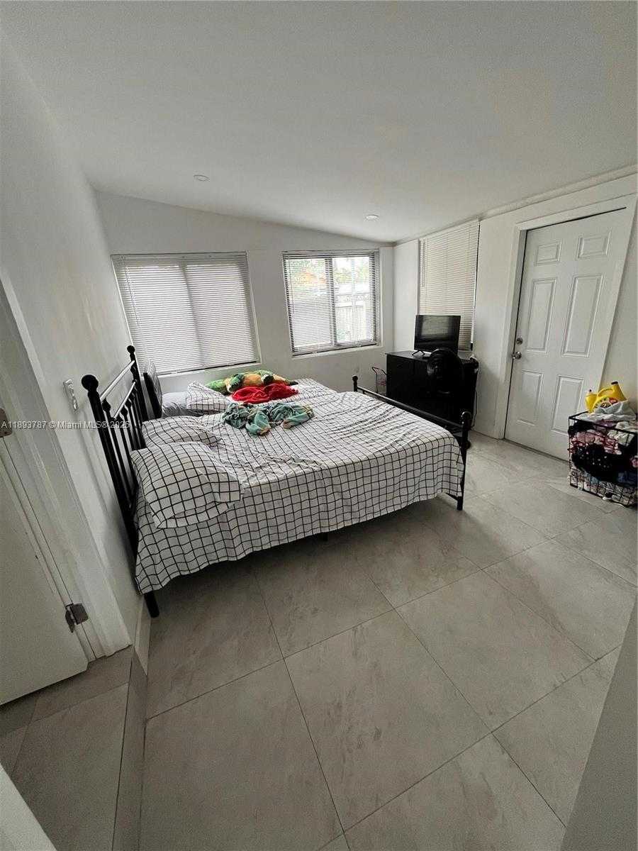Small Image of 1102 NORTH WEST 103RD STREET #3, Miami Number 9
