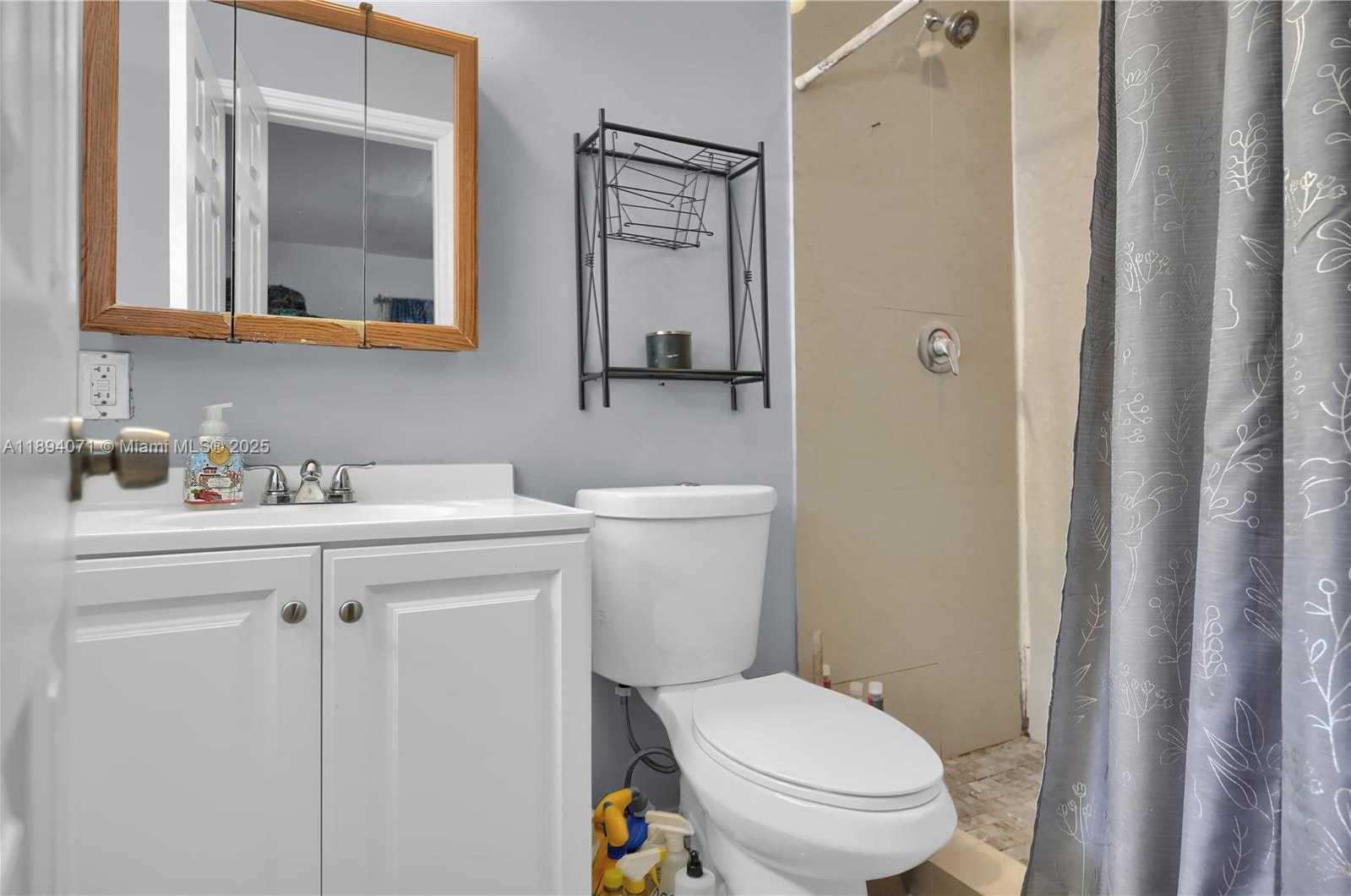 Small Image of 2155 NORTH WEST 28TH ST, Miami Number 10