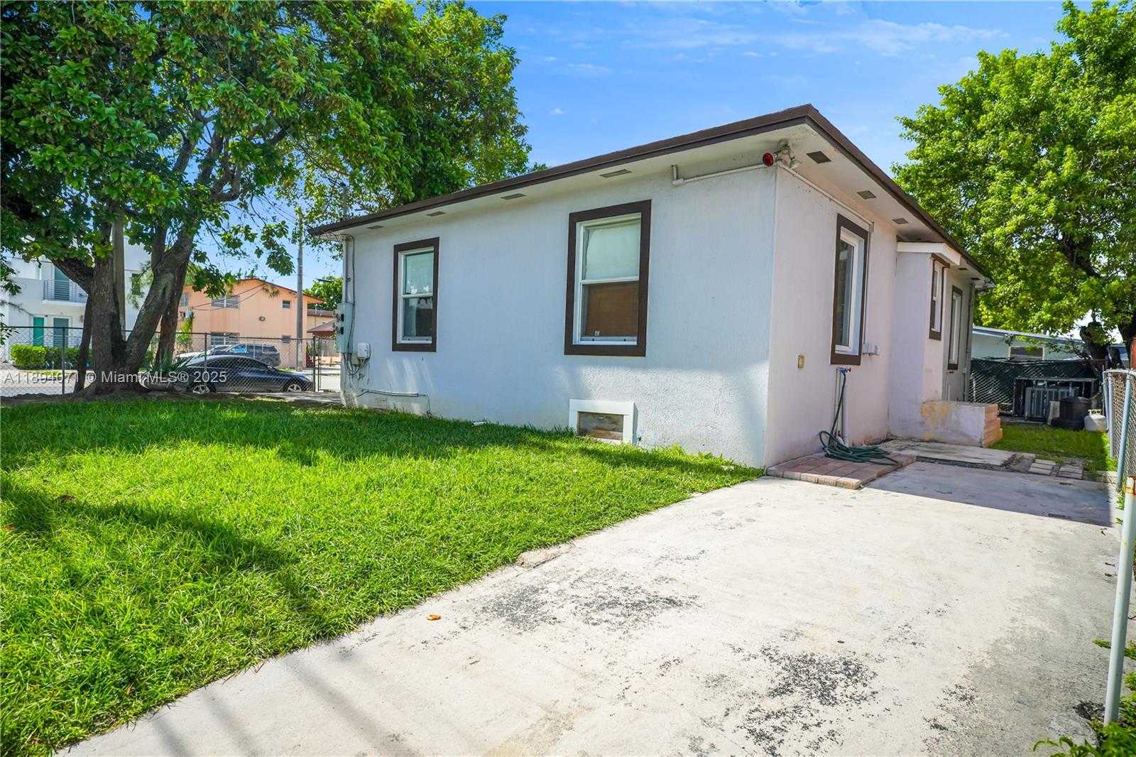 Small Image of 2155 NORTH WEST 28TH ST, Miami Number 16