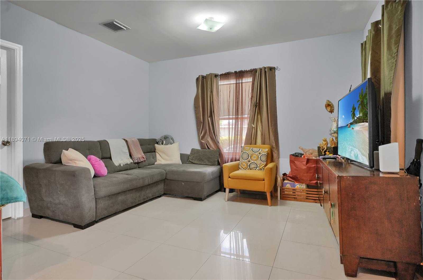 Small Image of 2155 NORTH WEST 28TH ST, Miami Number 4