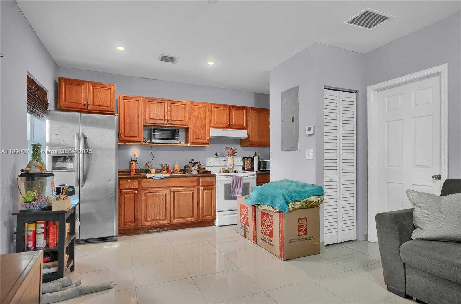 Small Image of 2155 NORTH WEST 28TH ST, Miami Number 7