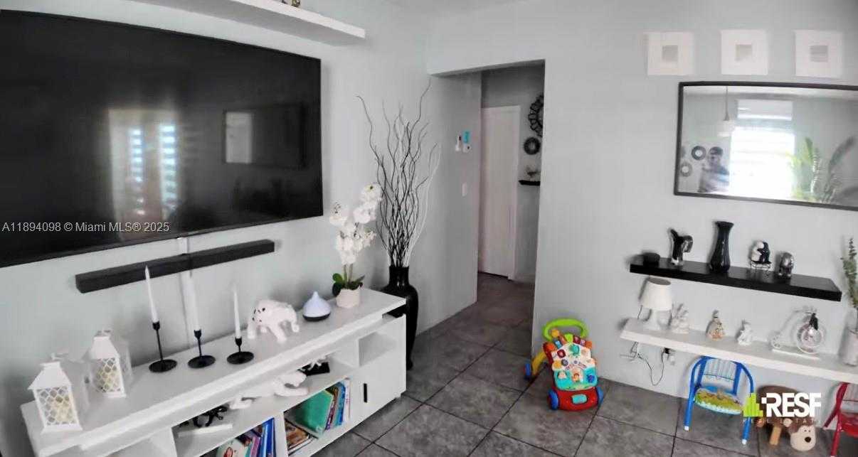 Small Image of 155 WEST 26TH ST, Hialeah Number 36