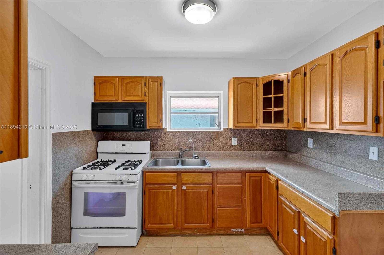 Small Image of 5900 NORTH EAST 4TH CT, Miami Number 12